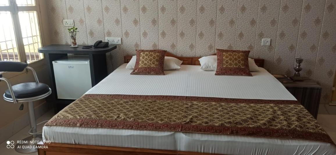 Shiva Ganges View Guest House พาราณสี ภายนอก รูปภาพ