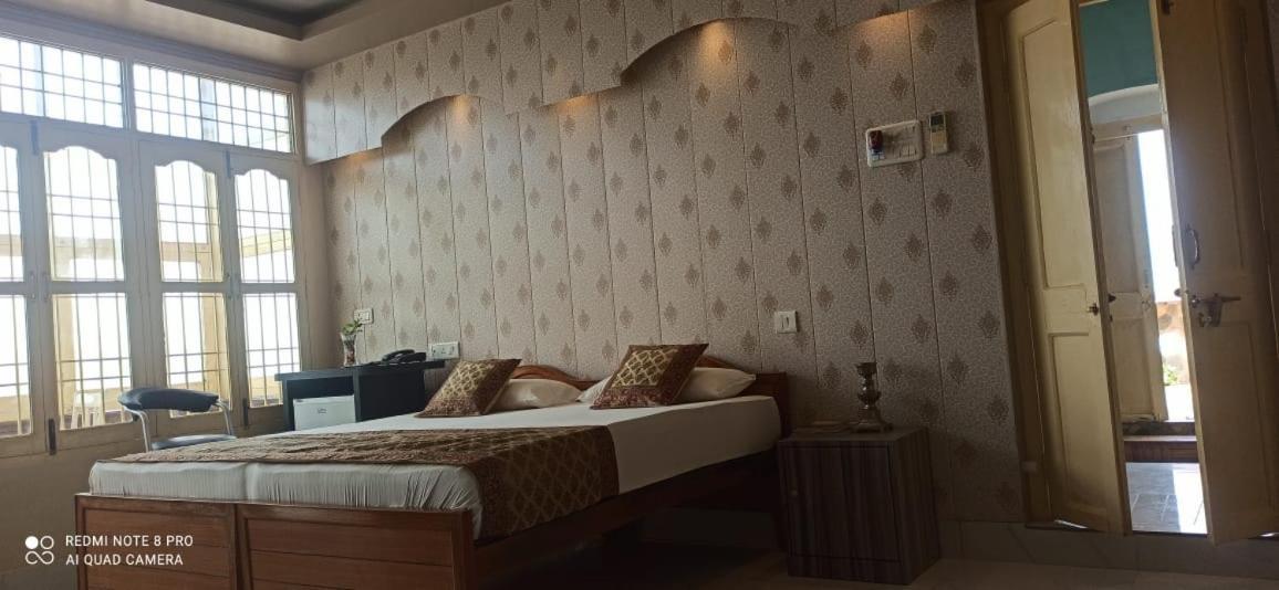 Shiva Ganges View Guest House พาราณสี ภายนอก รูปภาพ