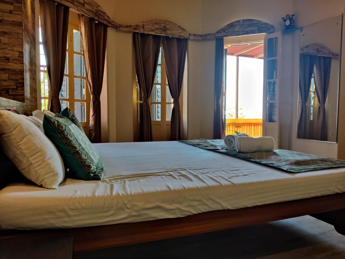 Shiva Ganges View Guest House พาราณสี ภายนอก รูปภาพ