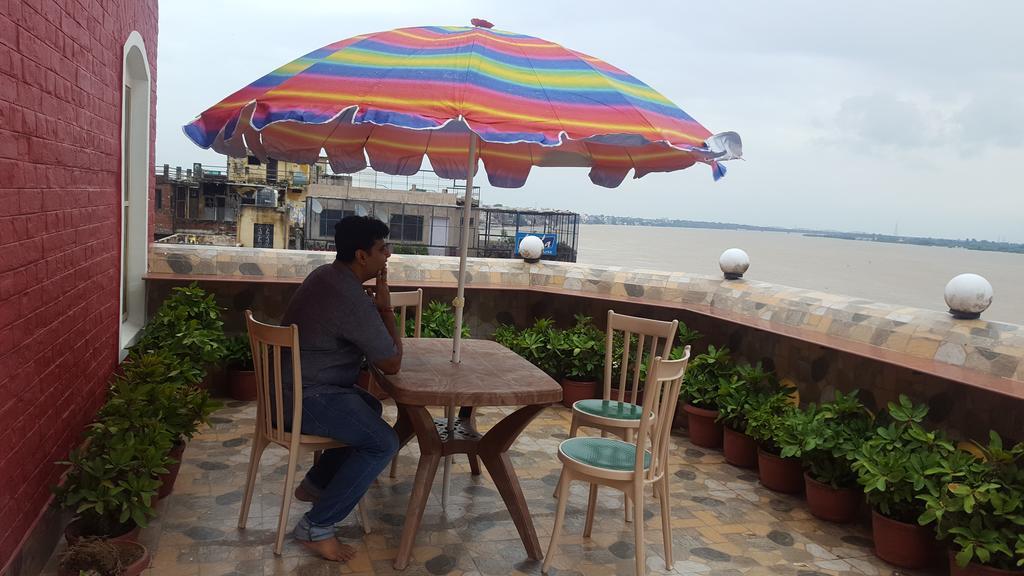 Shiva Ganges View Guest House พาราณสี ภายนอก รูปภาพ