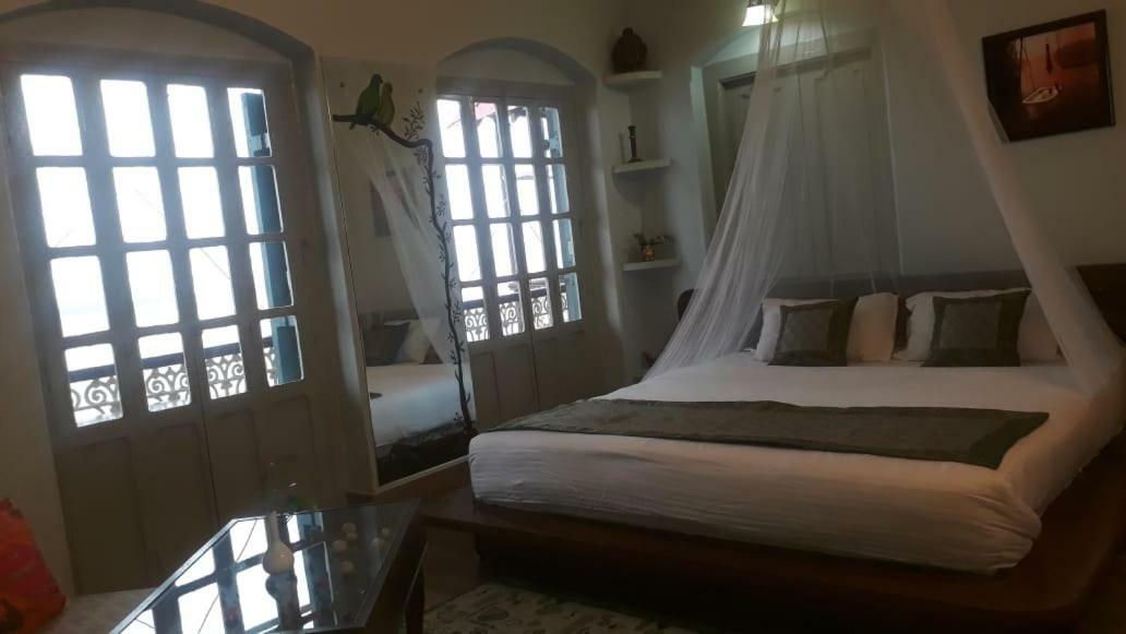 Shiva Ganges View Guest House พาราณสี ภายนอก รูปภาพ